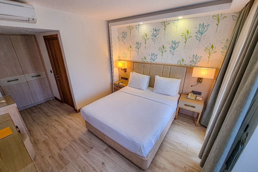 rooms-superior-family-room