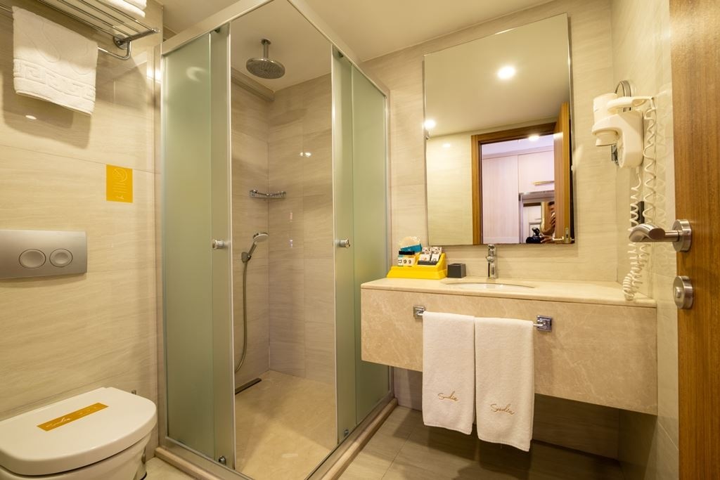 rooms-superior-family-room