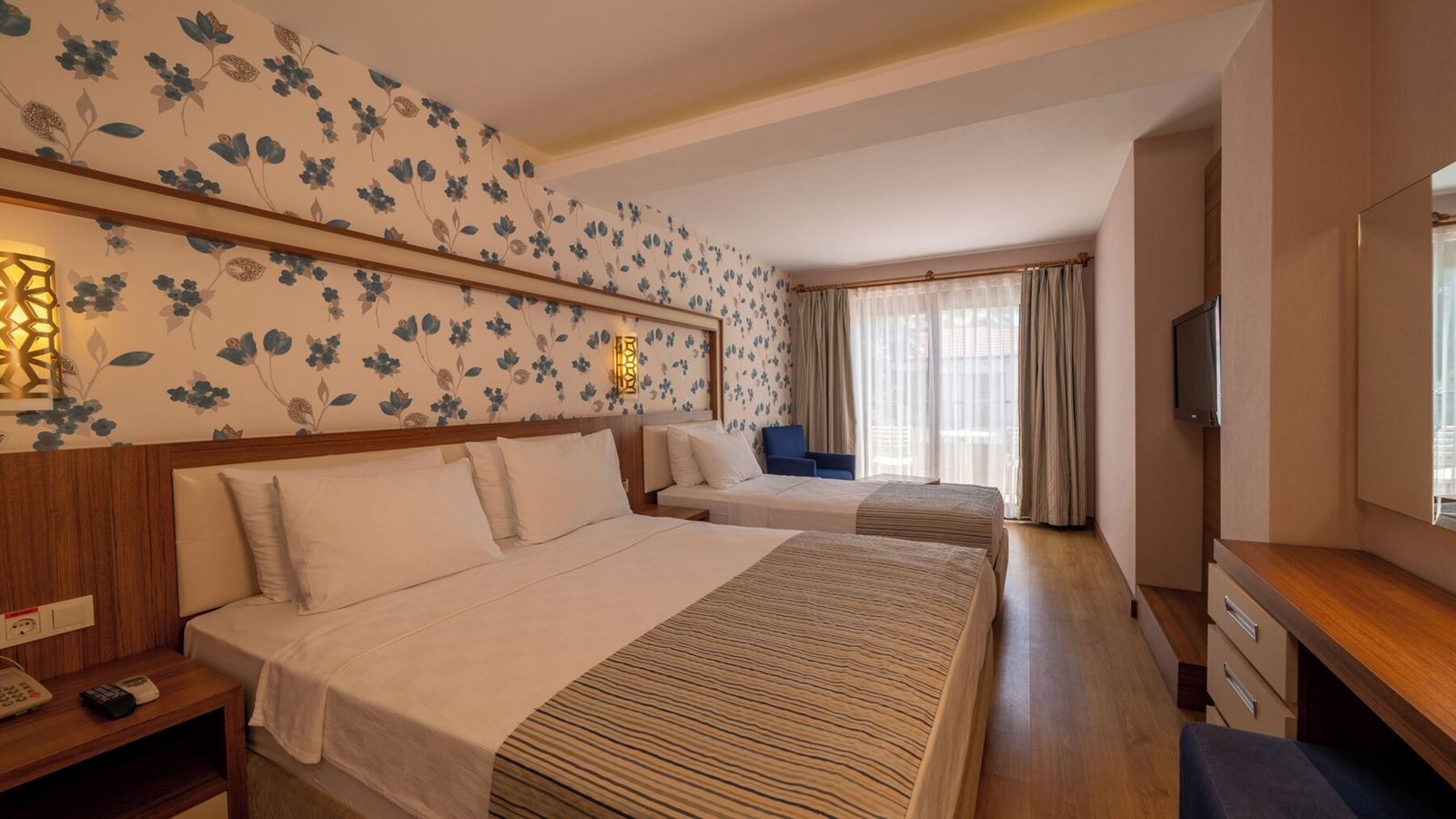 rooms-superior-triple-room