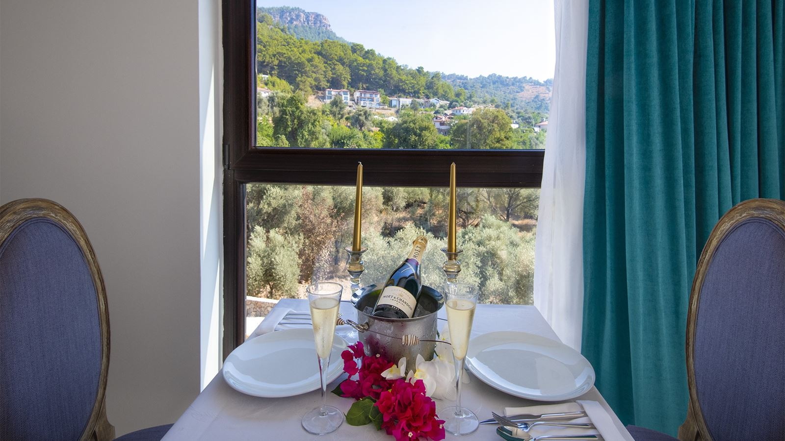 rooms-honeymoon-suite