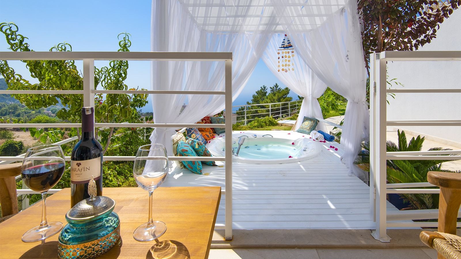 rooms-honeymoon-suite