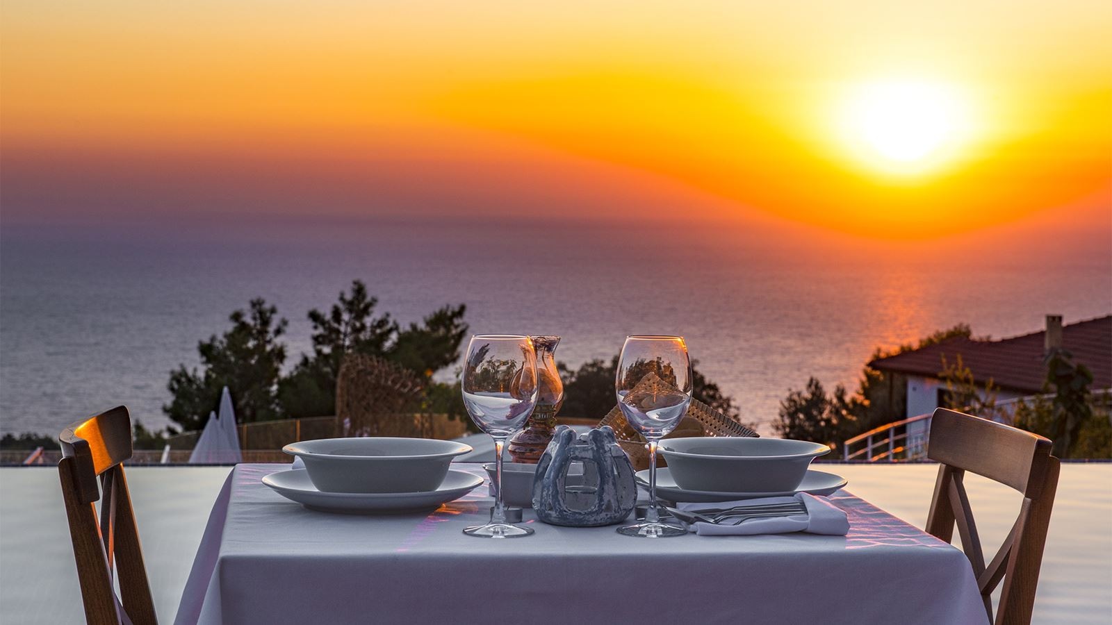 restaurants-at-the-poolside