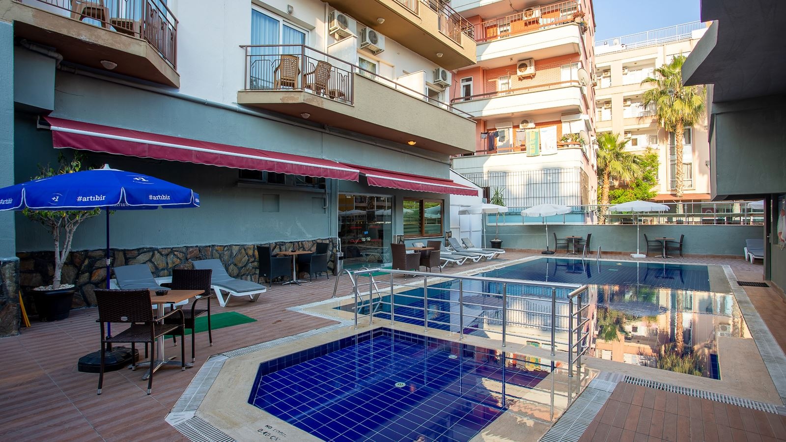 pools-outdoor-childrens-pool