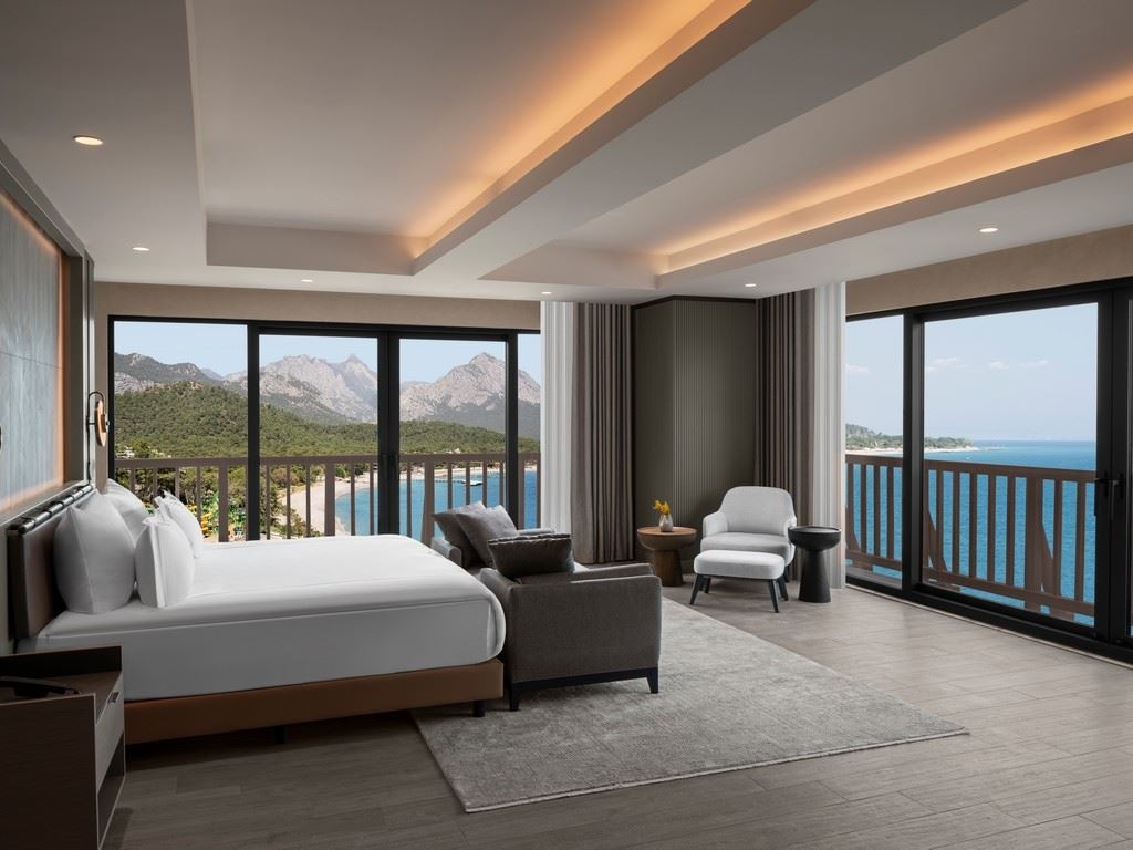 rooms-queen-suite-unique-sea-view