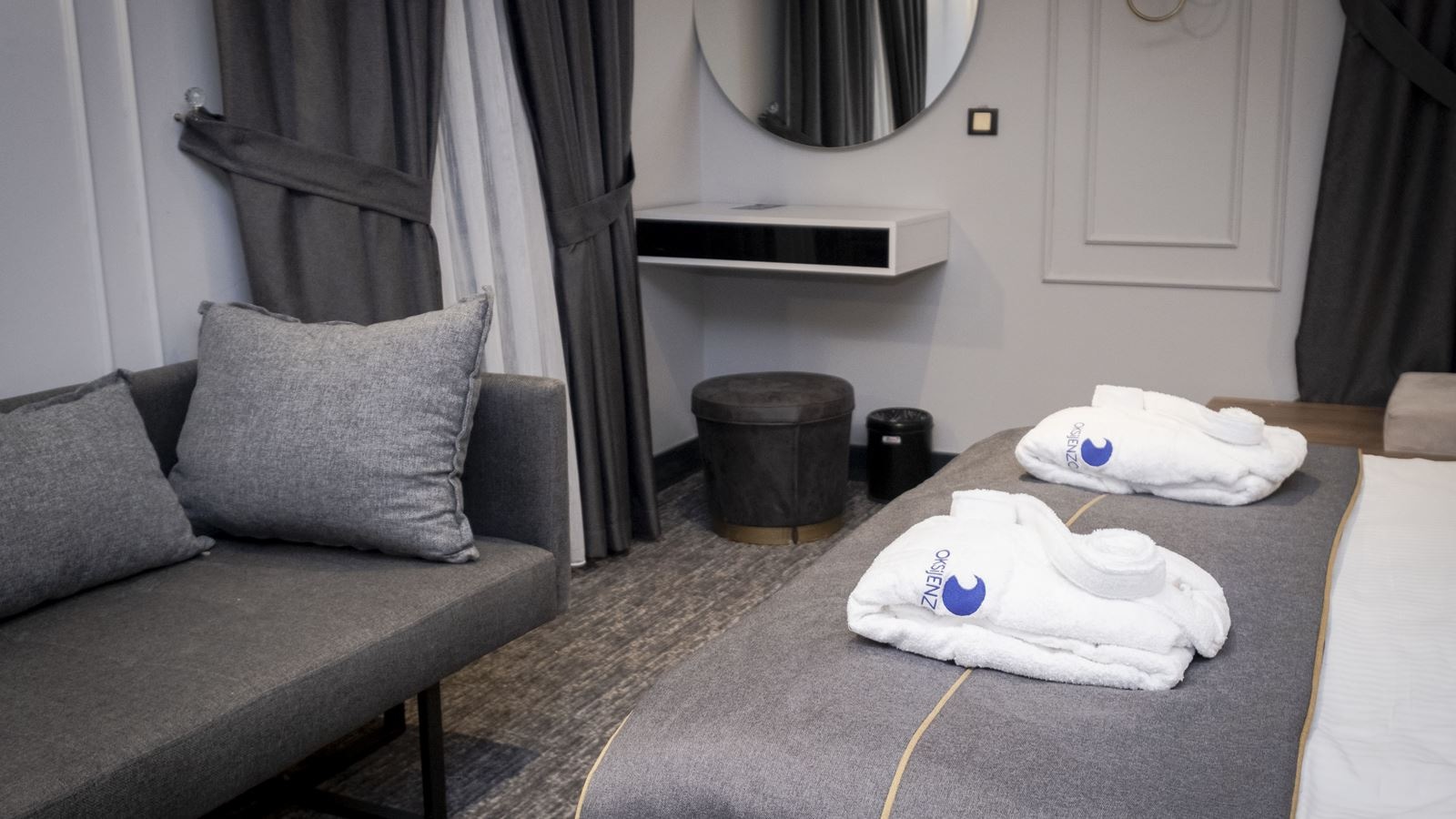 rooms-luxury-suitefireplace-room