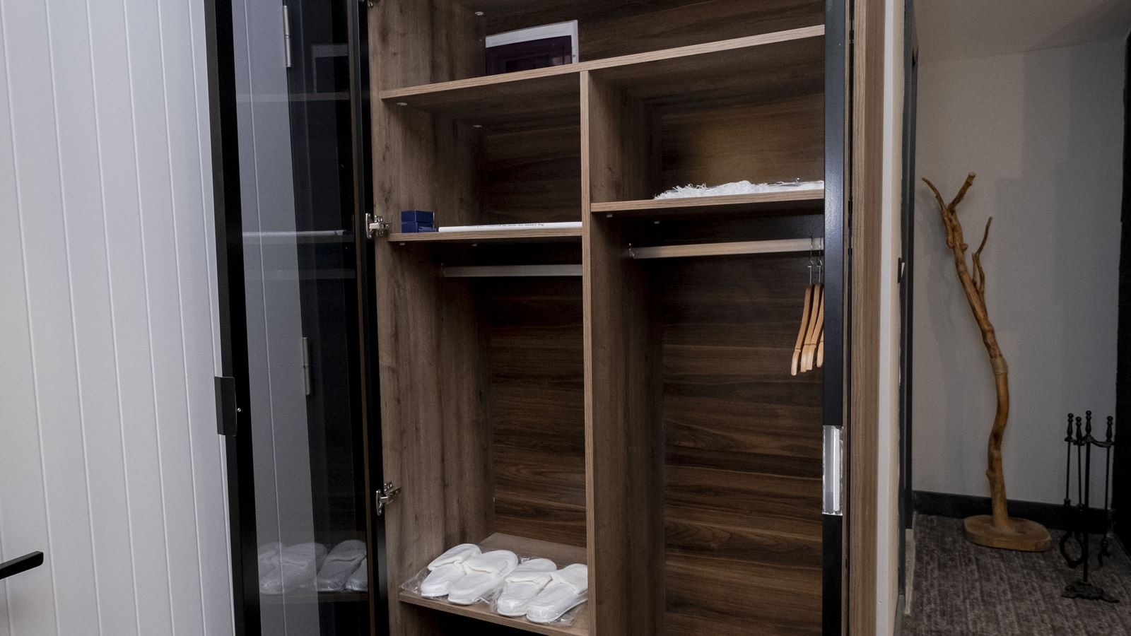 rooms-luxury-suitefireplace-room