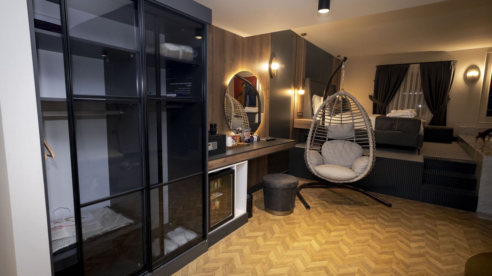 rooms-presidential-suitefireplace-+-jaccuzi-room