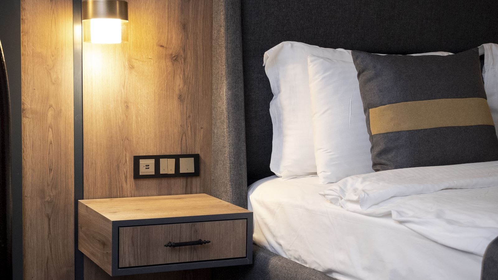 rooms-presidential-suitefireplace-+-jaccuzi-room