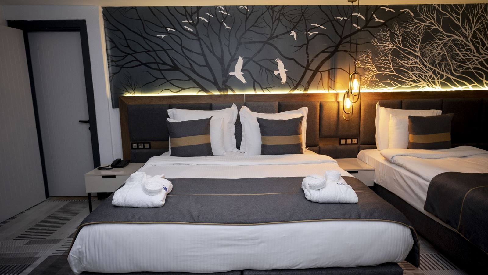 rooms-presidential-suitefireplace-+-jaccuzi-room