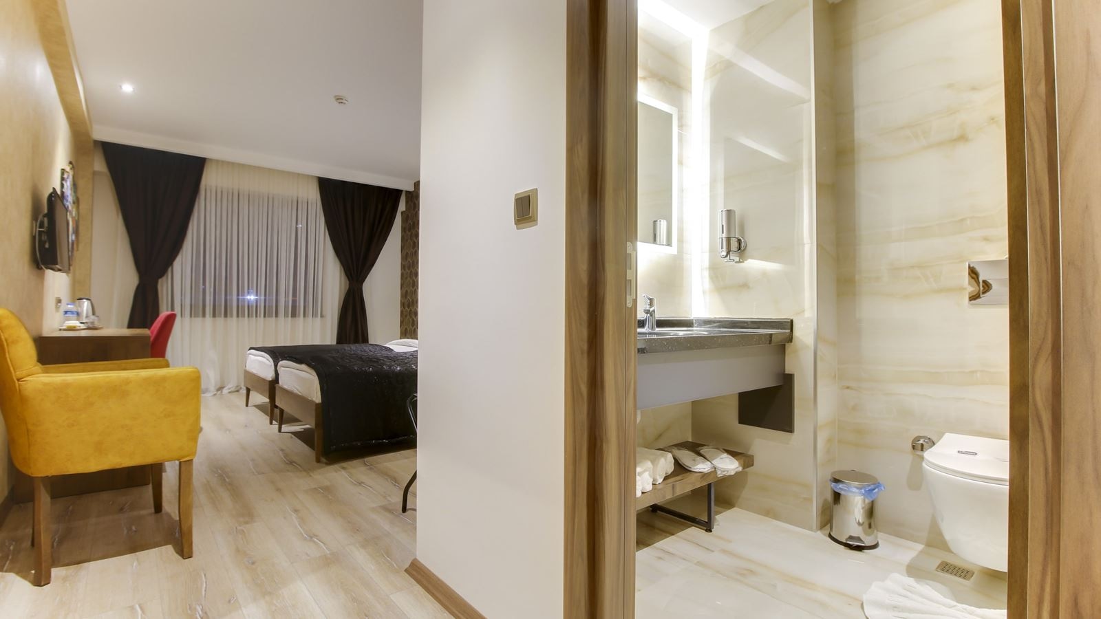 rooms-deluxe-twin-room