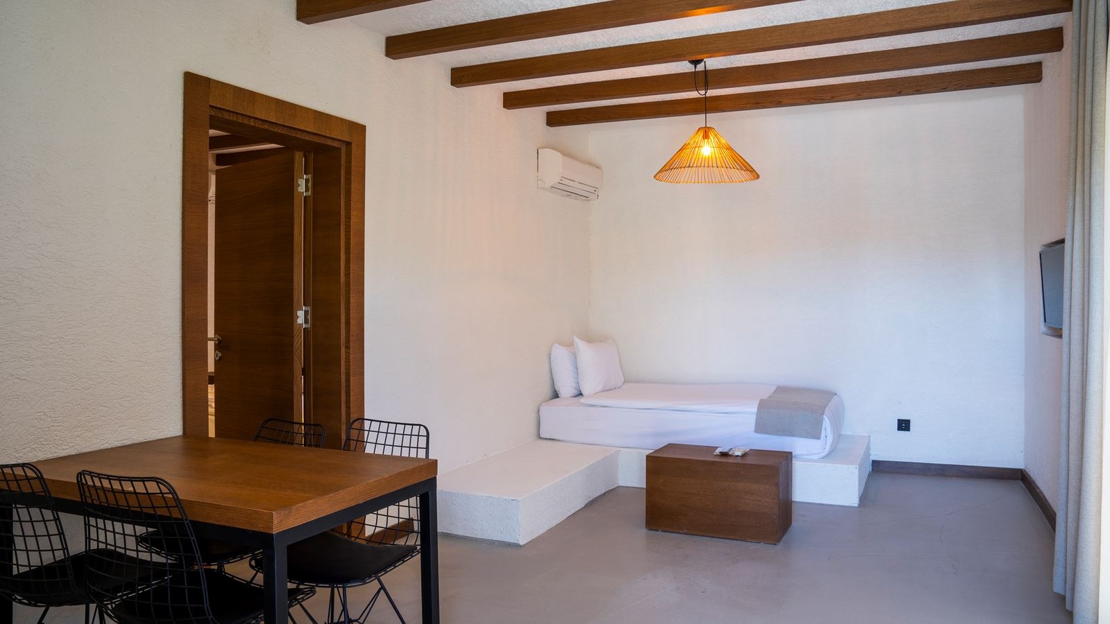 rooms-deluxe-suit-room