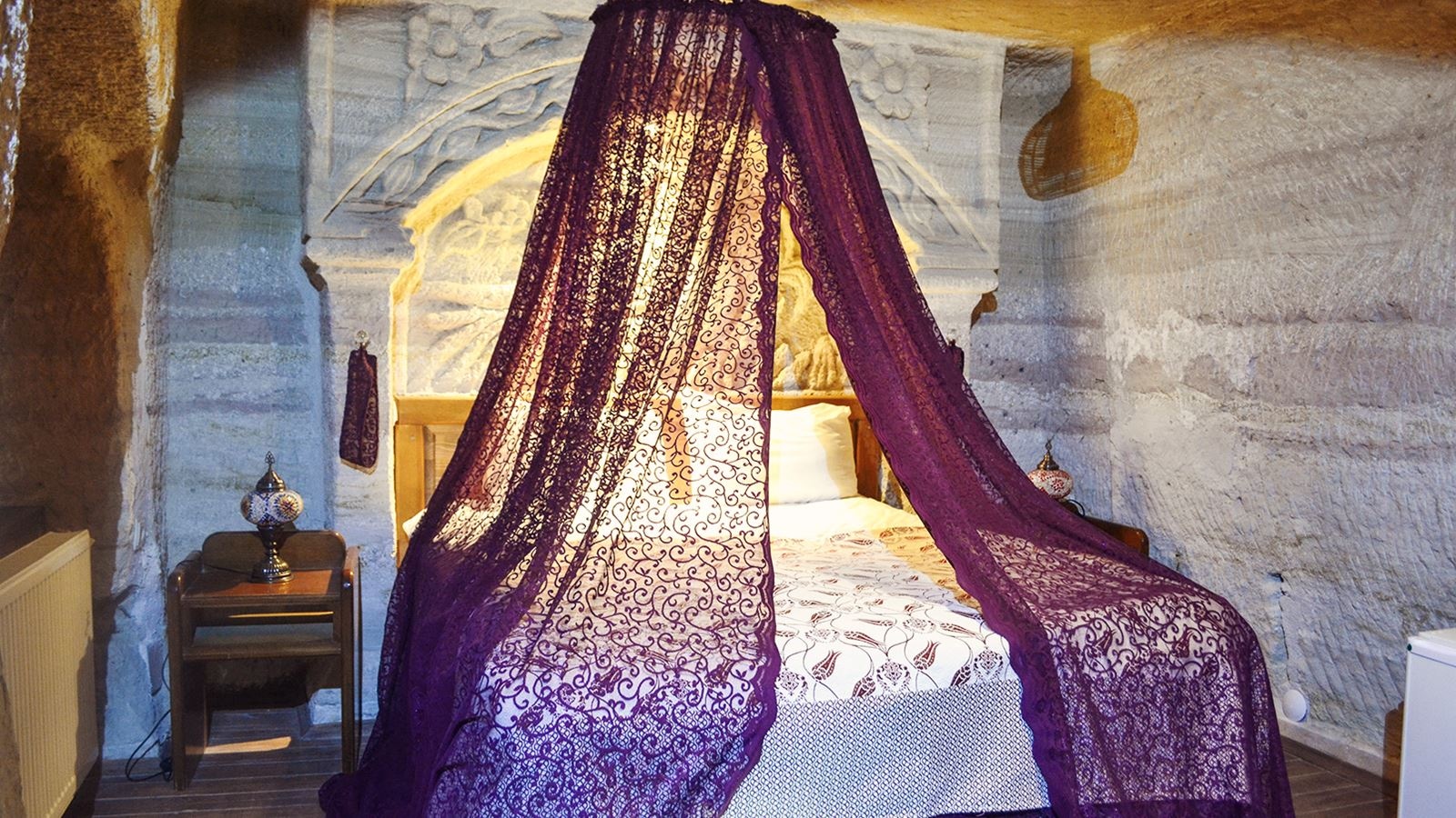 rooms-cave-jacuzzi-room