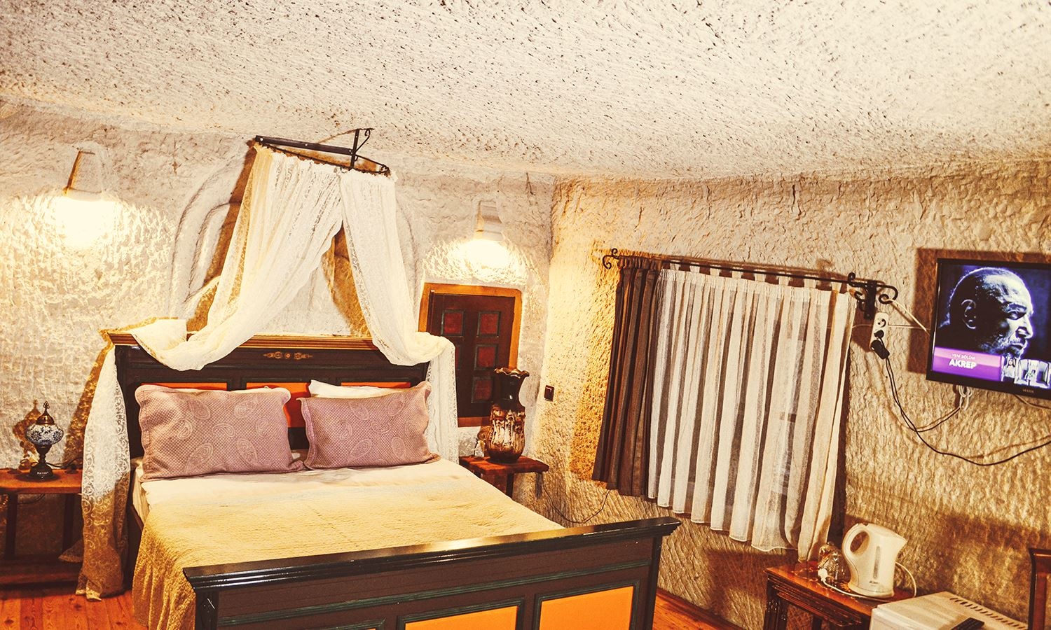 rooms-cave-jacuzzi-room