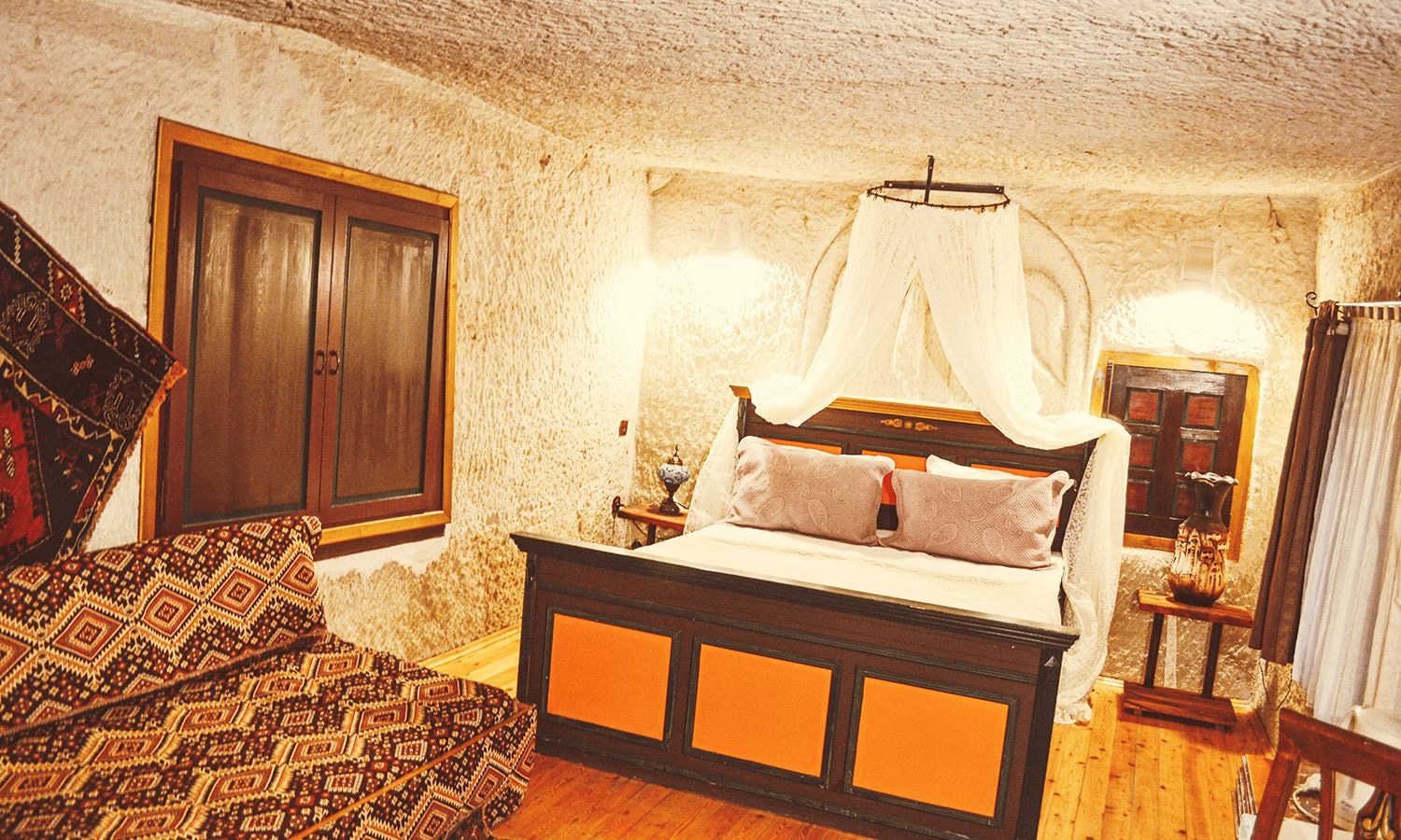 rooms-cave-jacuzzi-room
