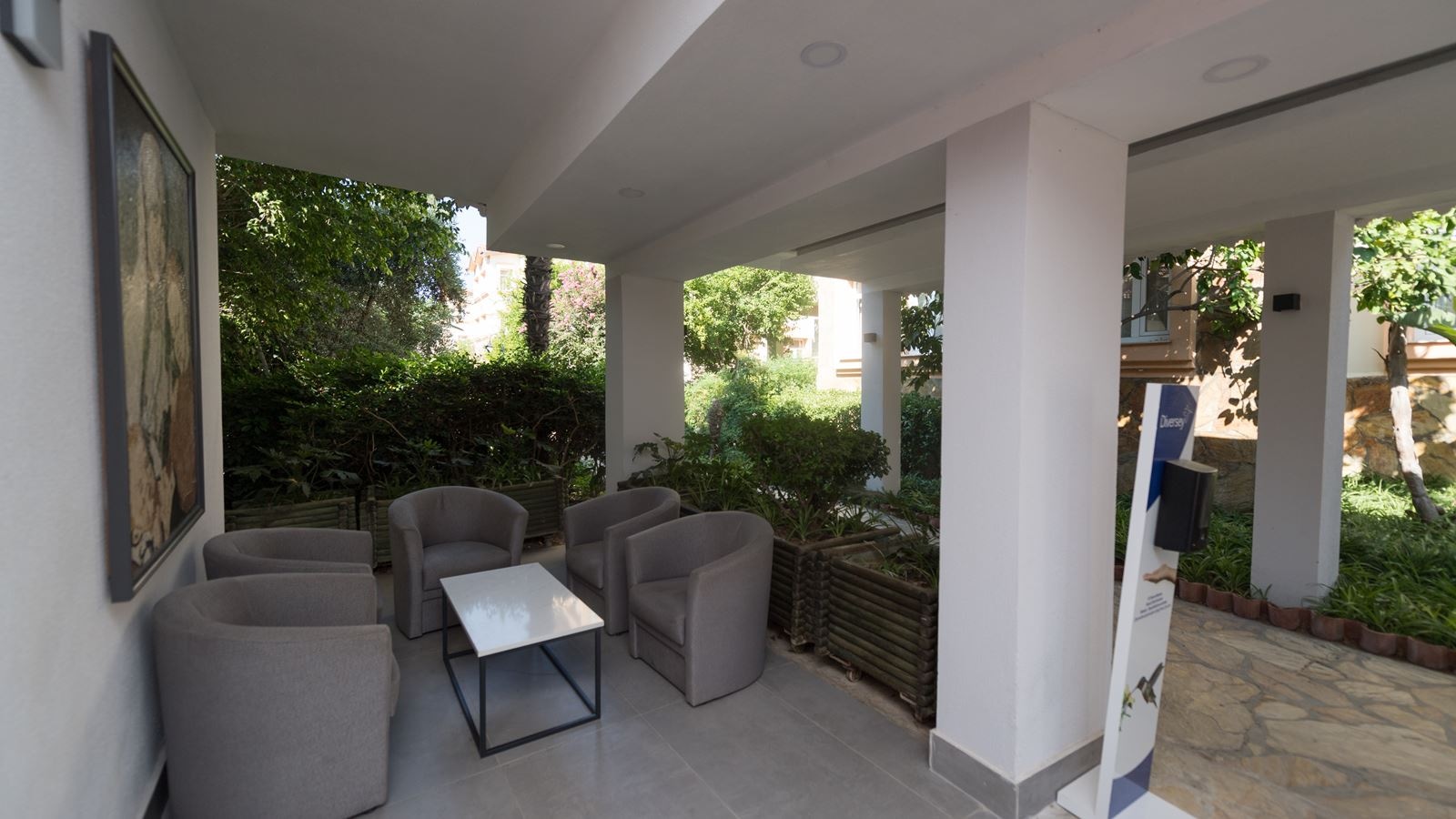 restaurants-pool-bar