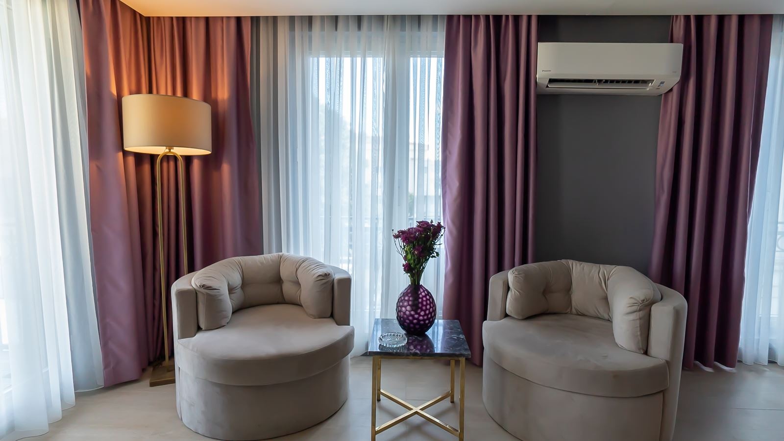 rooms-deluxe-superior-room-sea-view-balcony