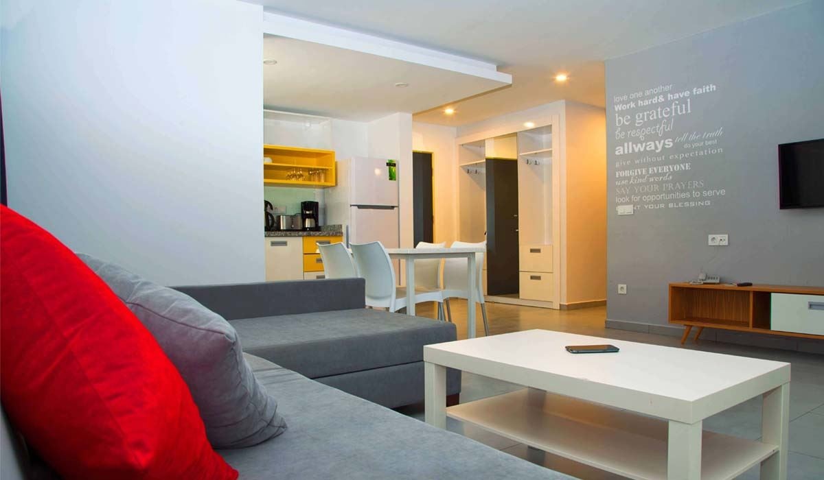 rooms-suit-family-room-with-2-bedroom