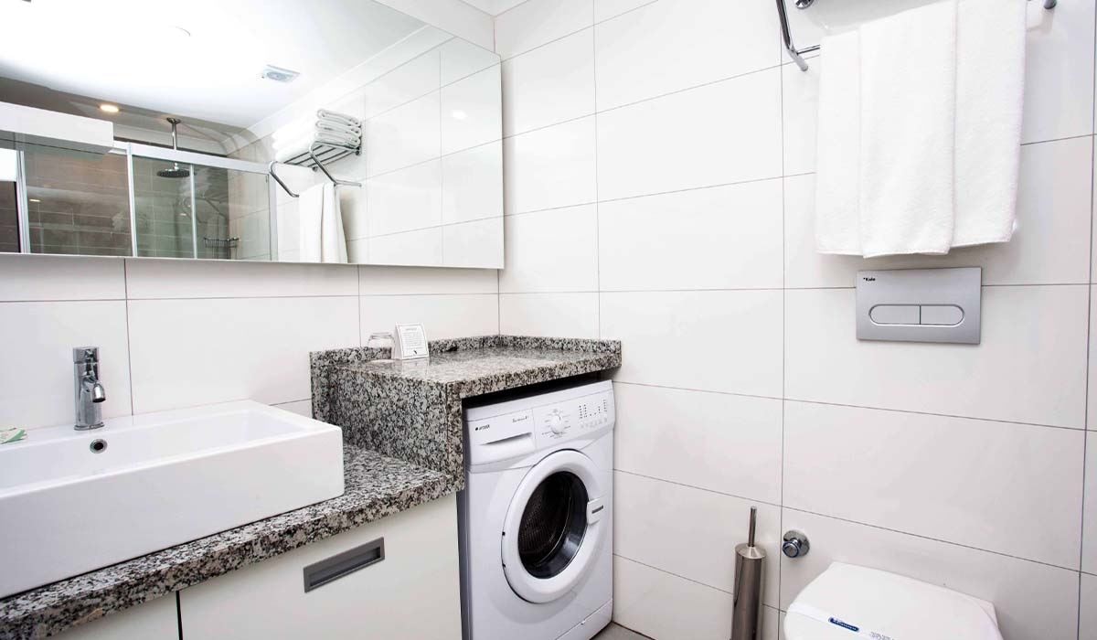 rooms-suit-family-room-with-2-bedroom