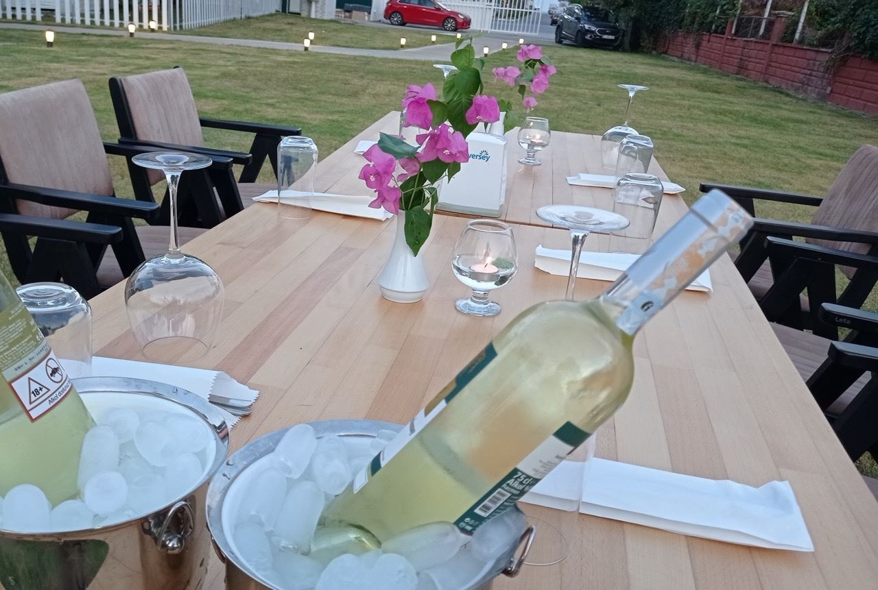 restaurants-main-building