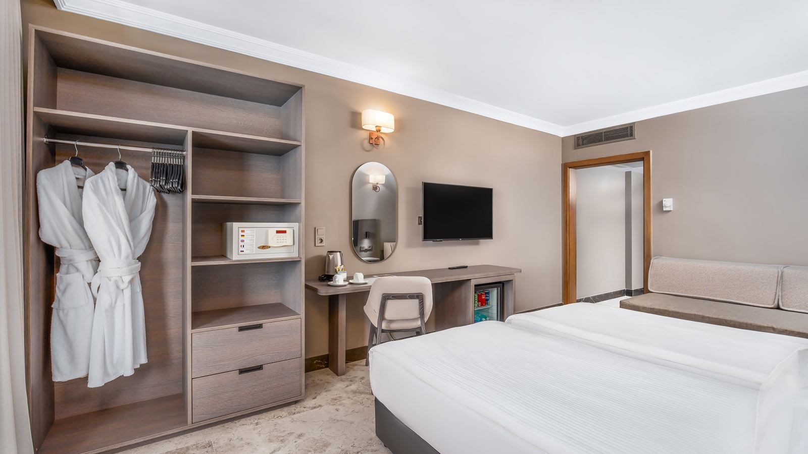 rooms-standart-land-view-room