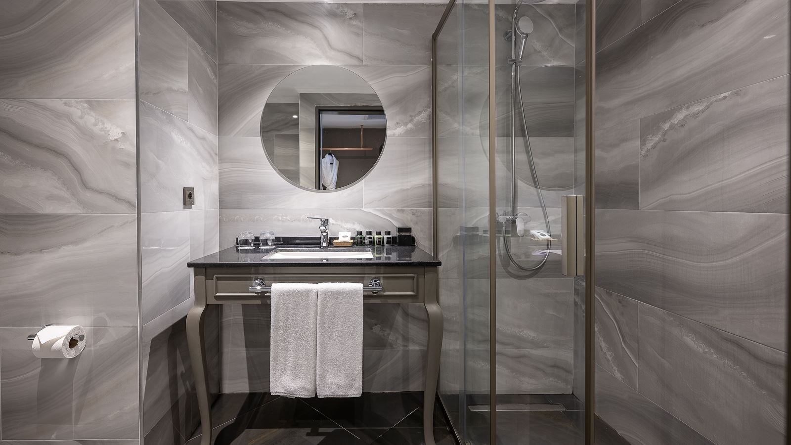 rooms-superior-room-land-view