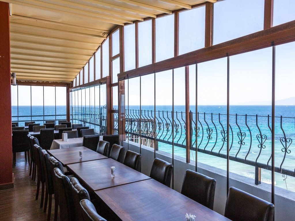 restaurants-restaurant