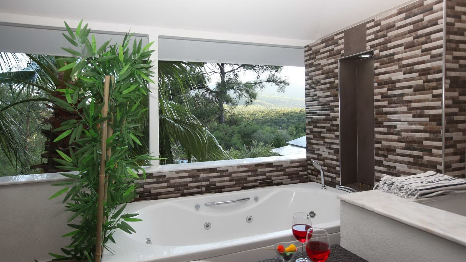 rooms-deluxe-room-with-terrace