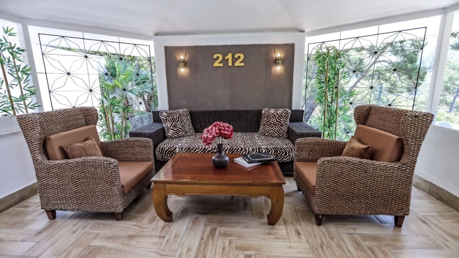 rooms-deluxe-room-with-terrace