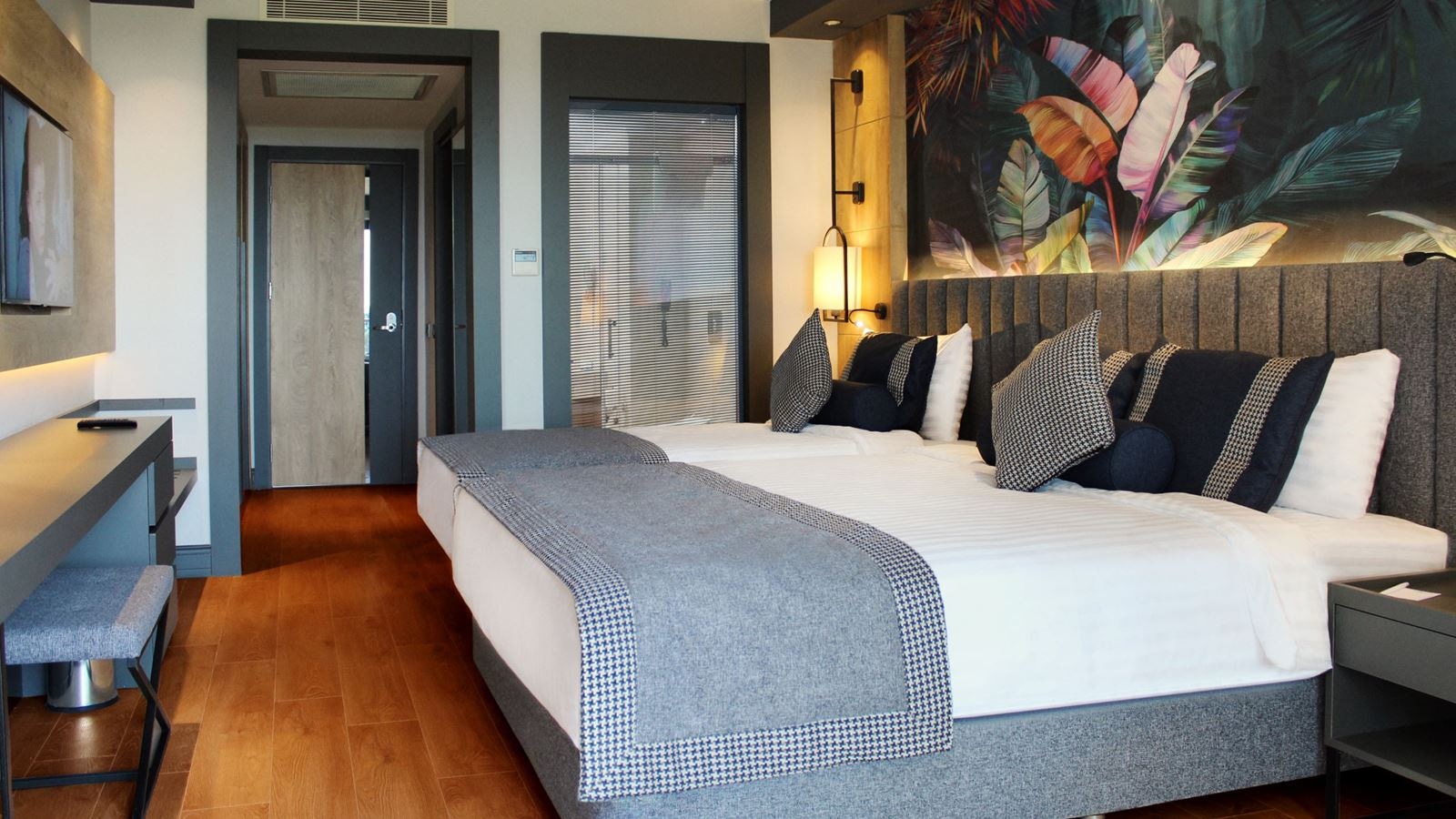 rooms-standard-room-land-view-neighbor-hotel-view