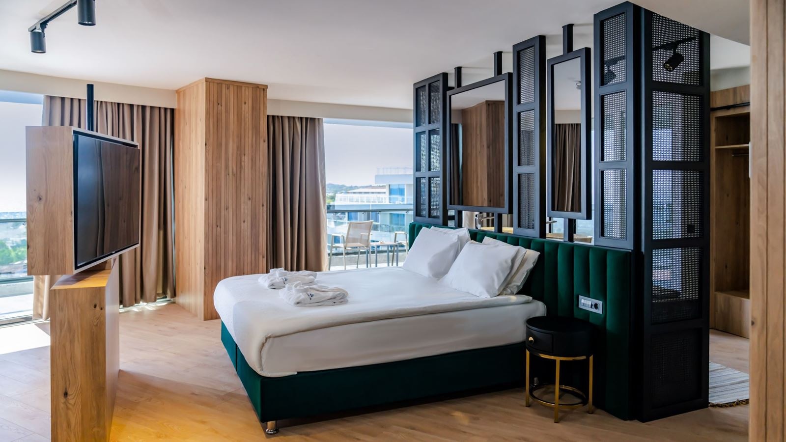 rooms-alarcha-suite-sea-view-room