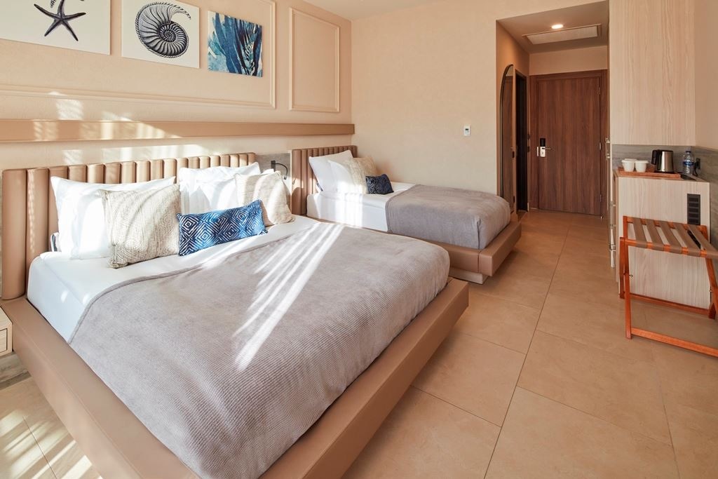 rooms-deluxe-land-view-room