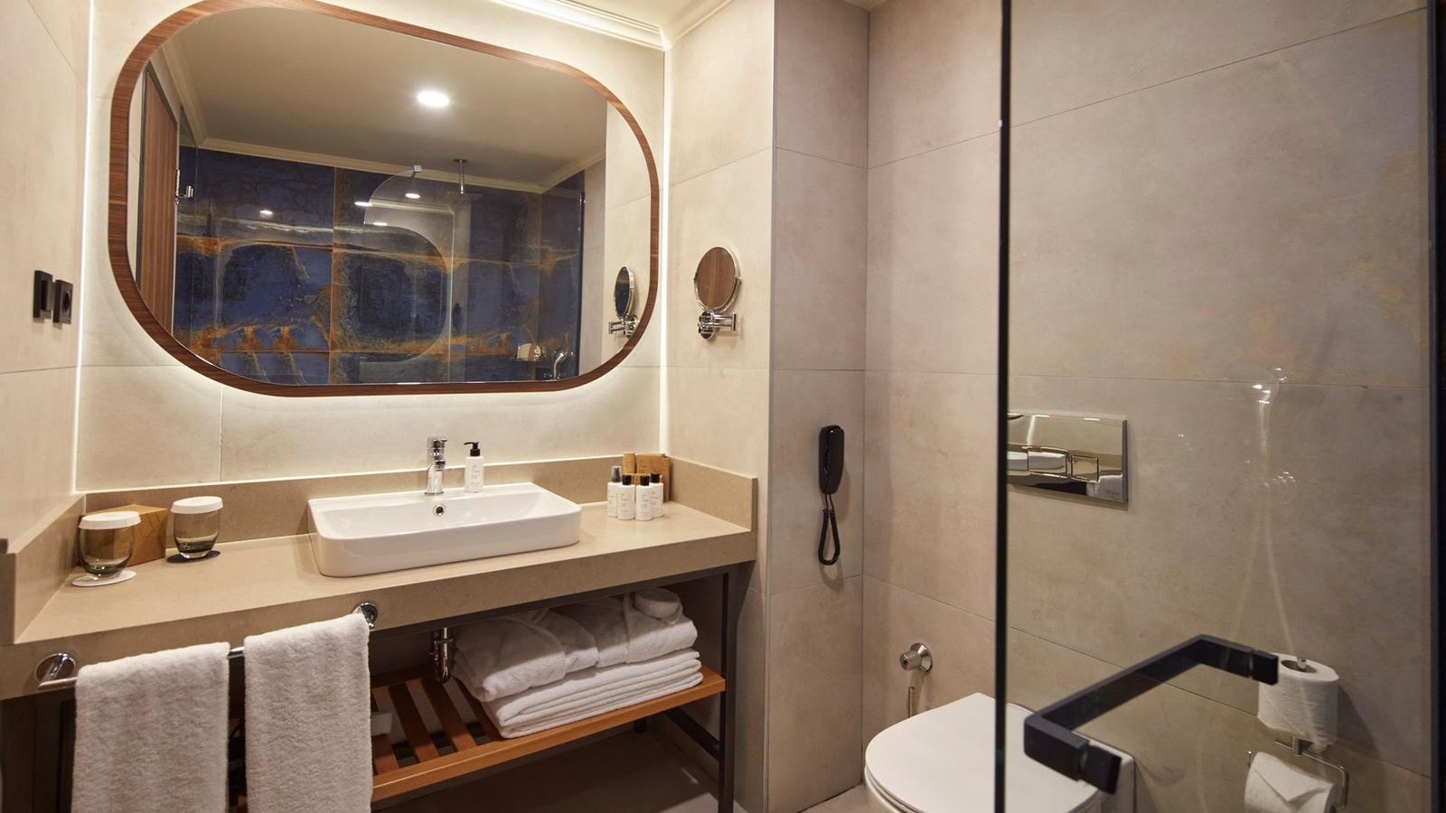 rooms-deluxe-pool-view-room