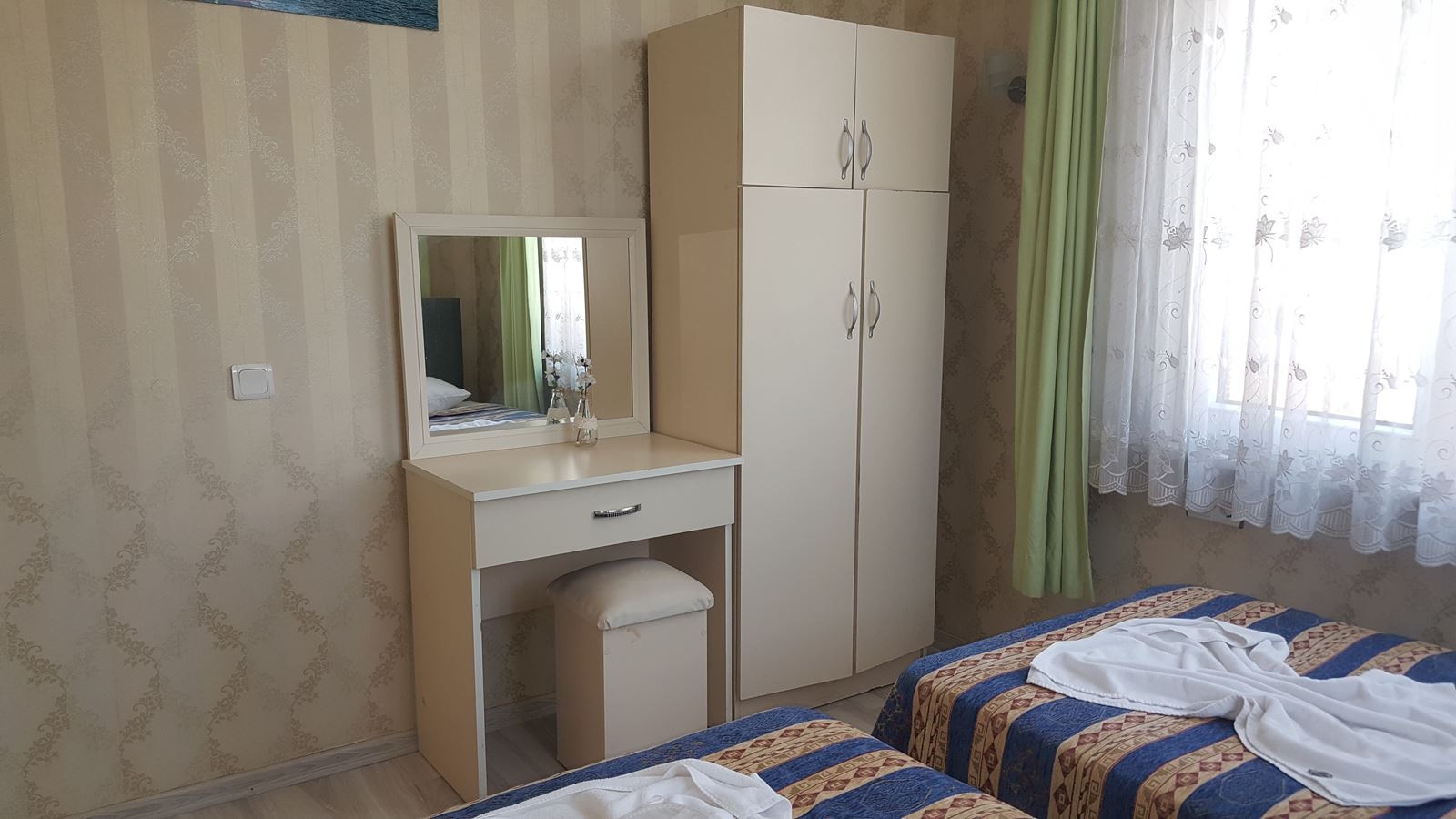 rooms-standard-twin-room