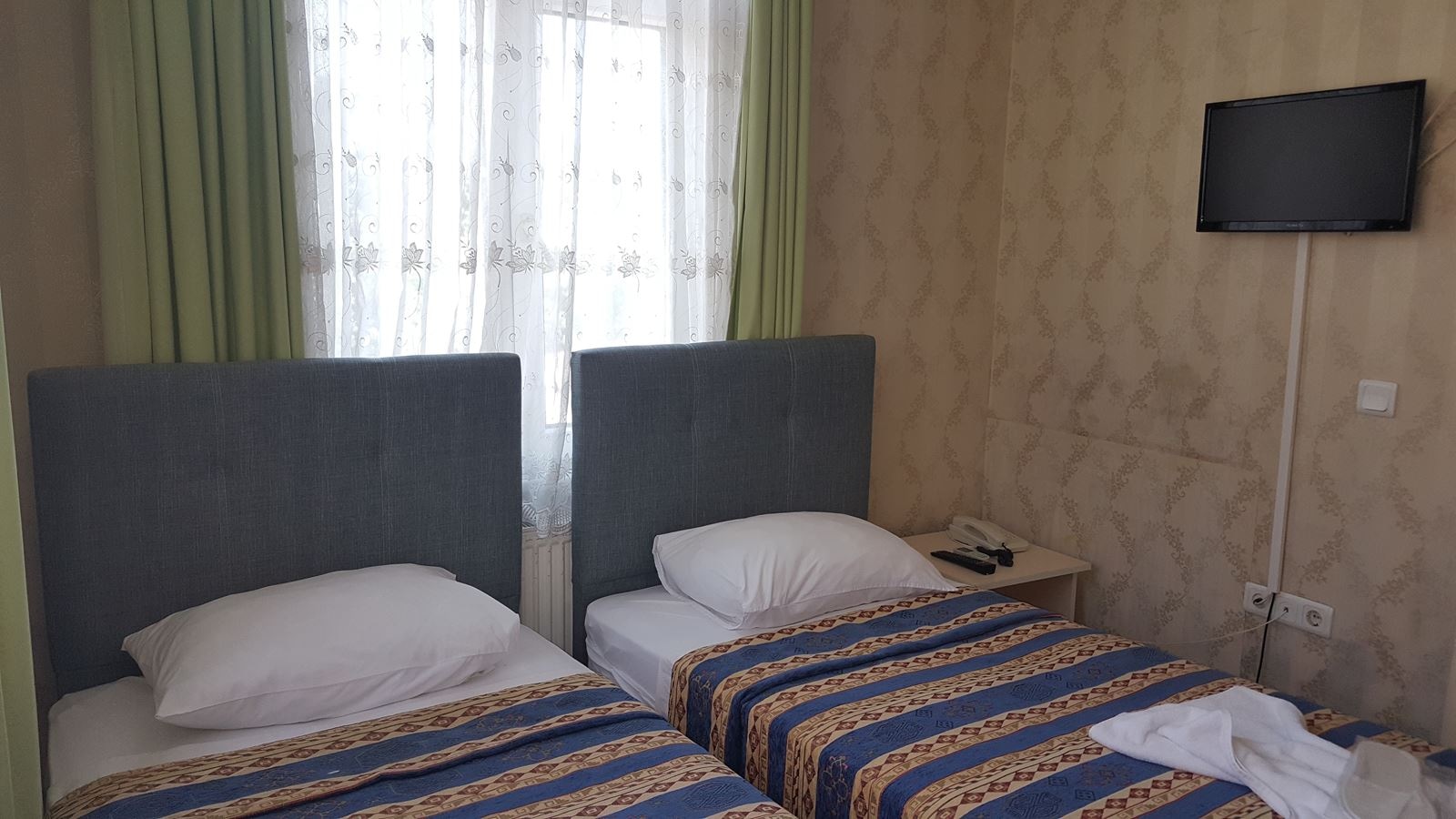 rooms-standard-twin-room