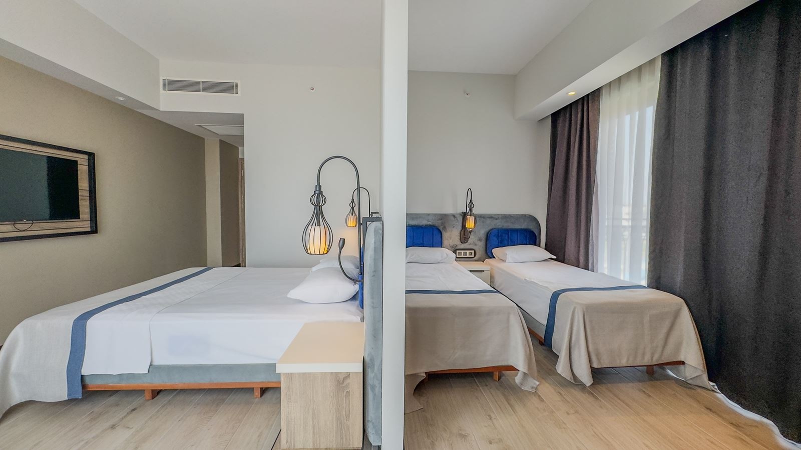 rooms-family-room-1-bedroom-land-view