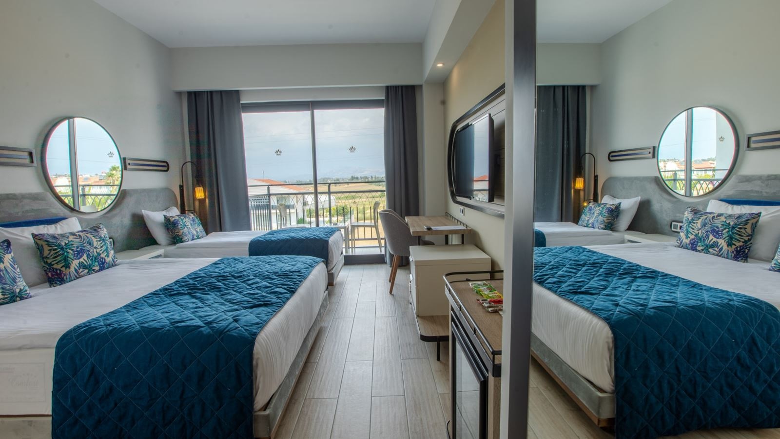 rooms-standard-pool-room