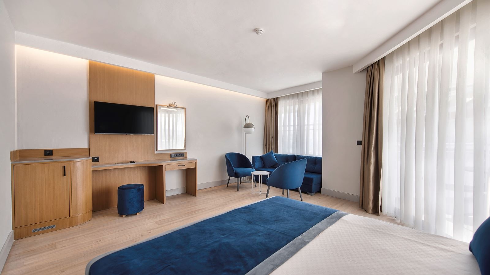 rooms-junior-suite-room