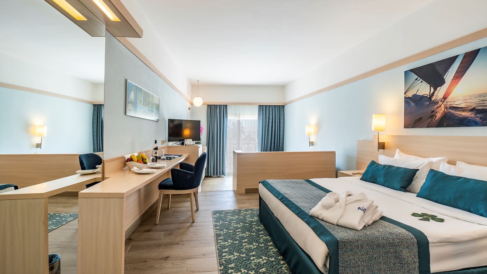 rooms-coral-large-room