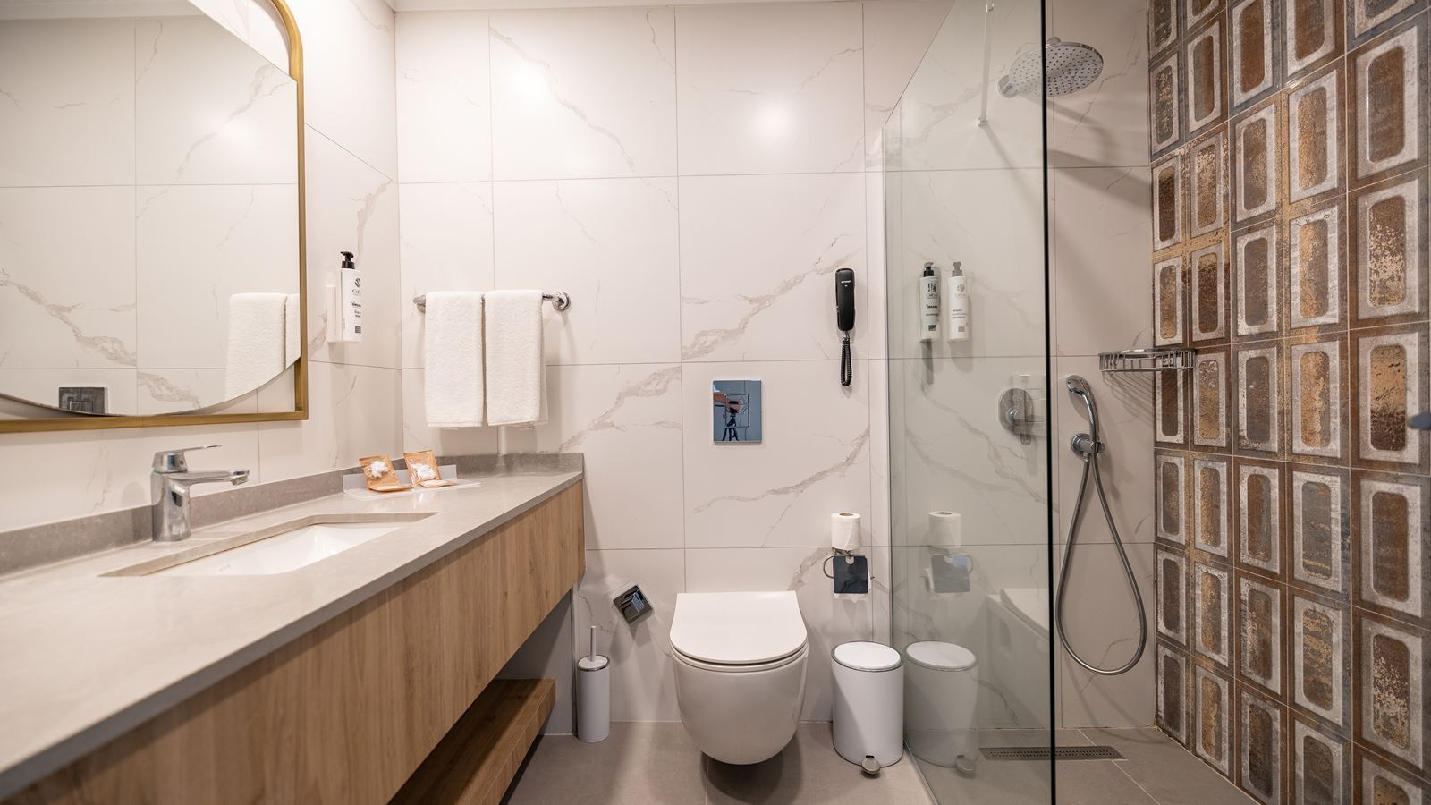 rooms-main-building-family-room