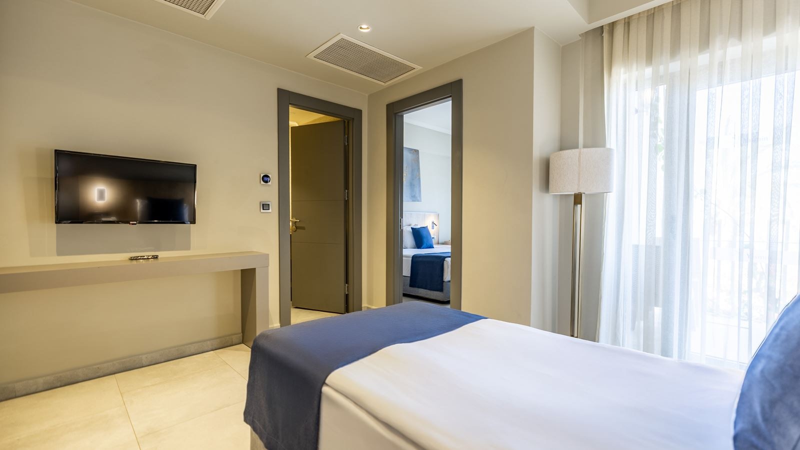 rooms-club-family-room