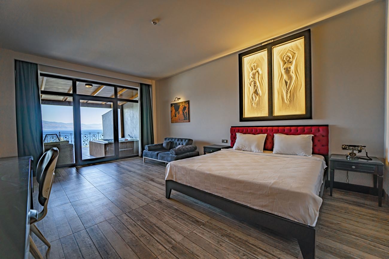 rooms-jakuzili-deluxe-oda