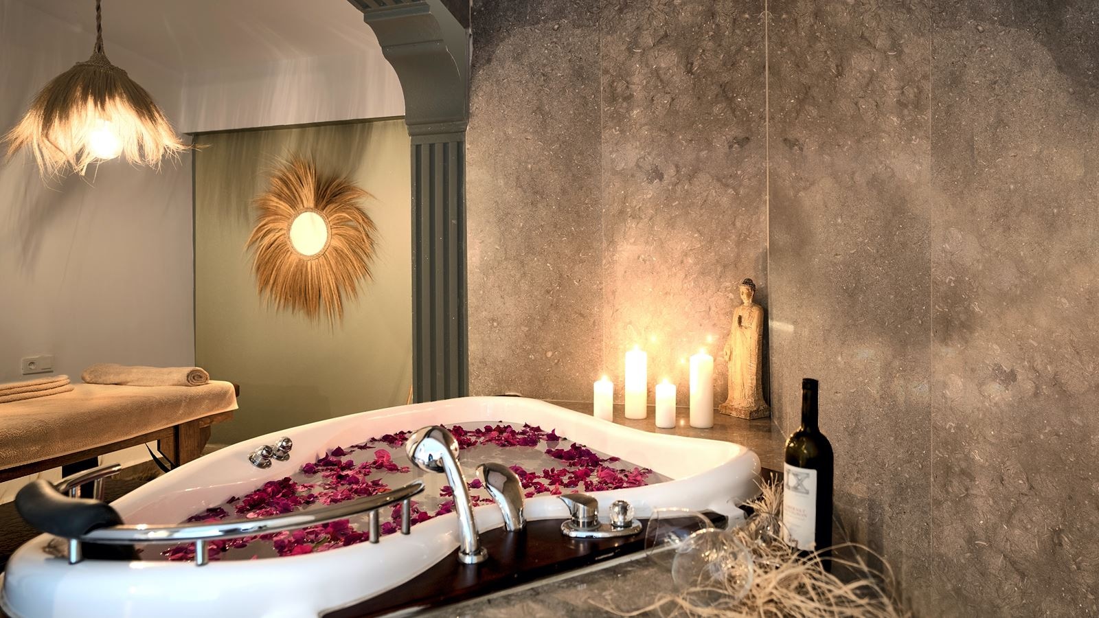 rooms-suit-with-jacuzzi