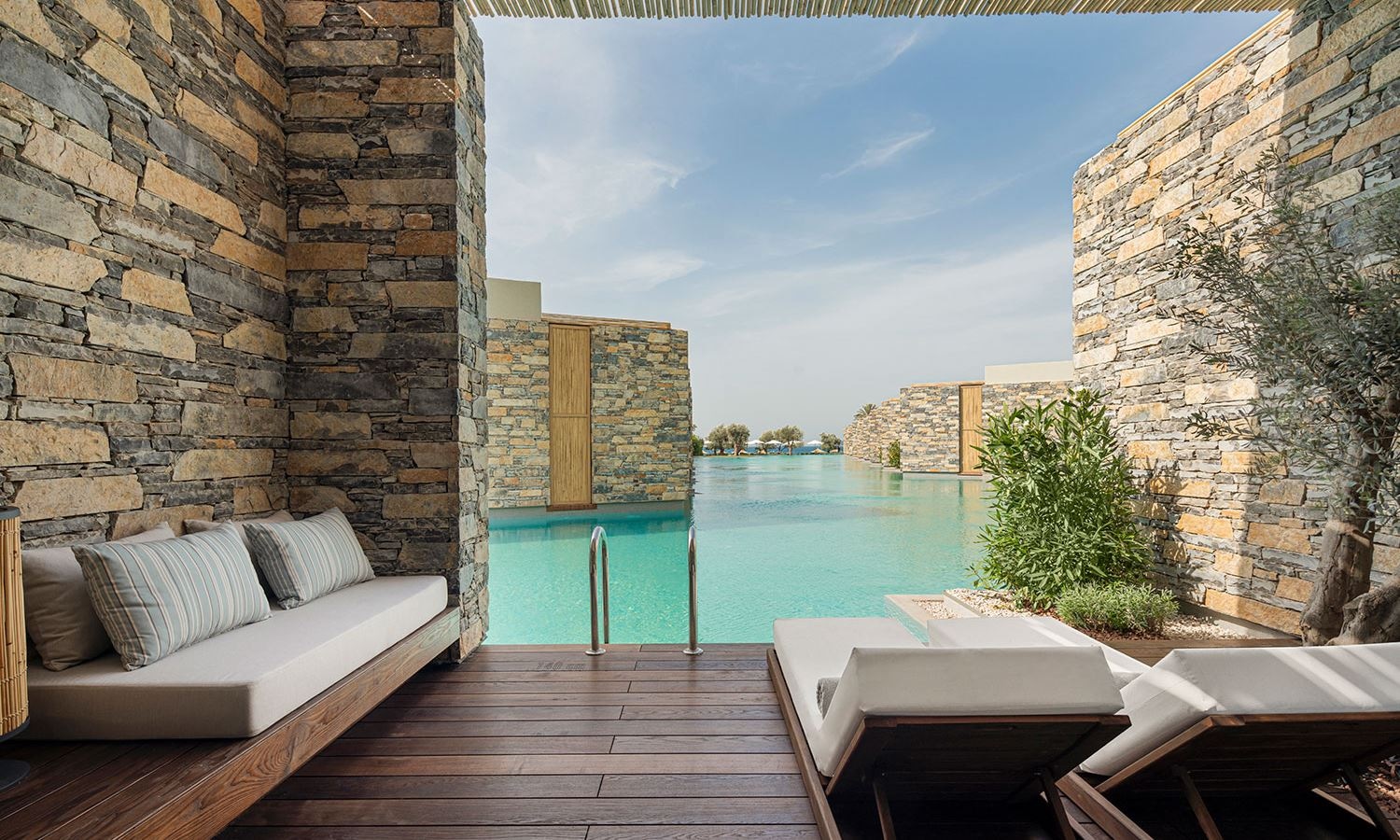 rooms-lagoon-swim-up