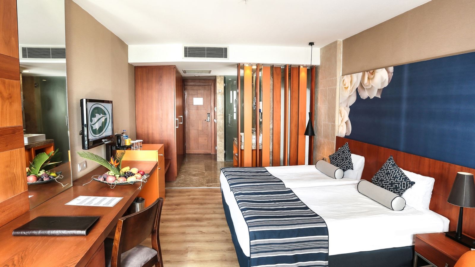 rooms-standard-room-land-view