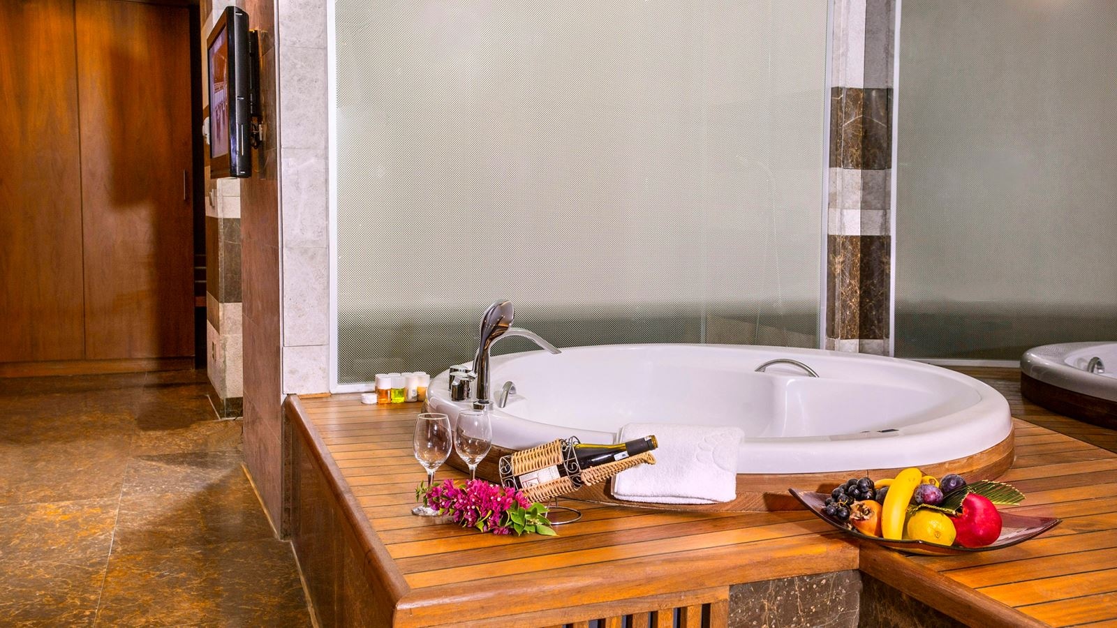 rooms-deluxe-room-with-jacuzzi