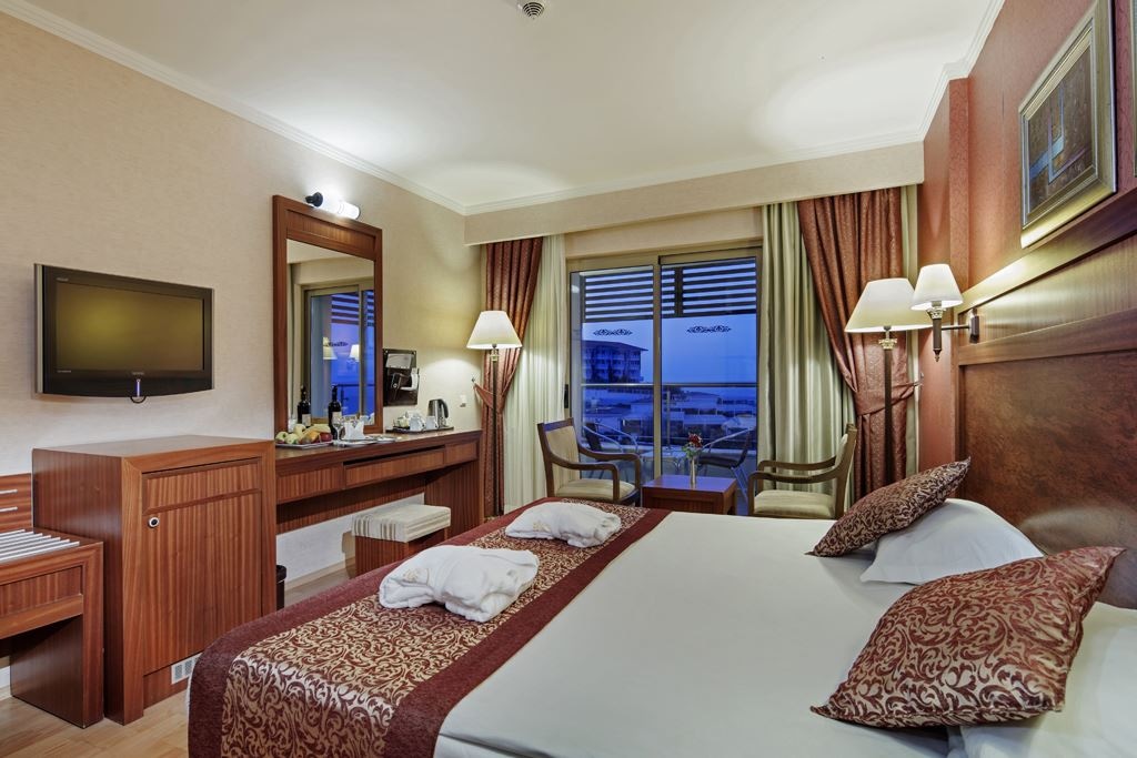 rooms-standard-room-land-view