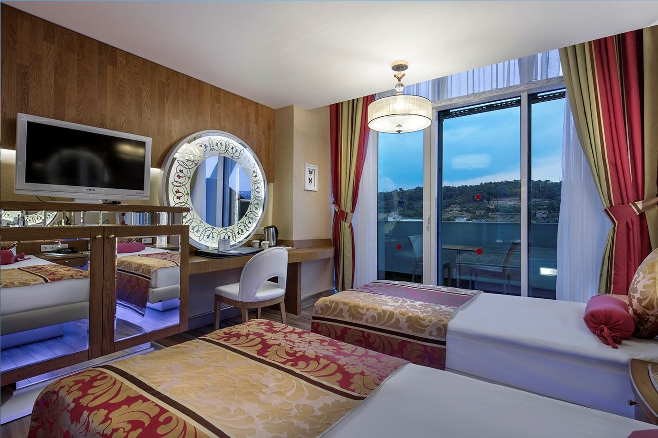 rooms-family-room-dublex-land-view