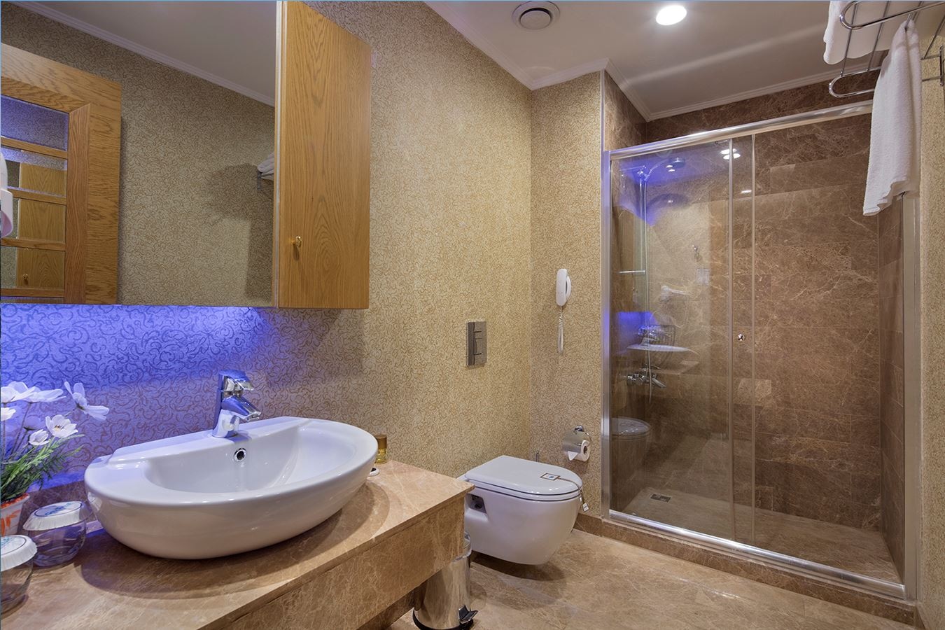 rooms-family-room-dublex-land-view