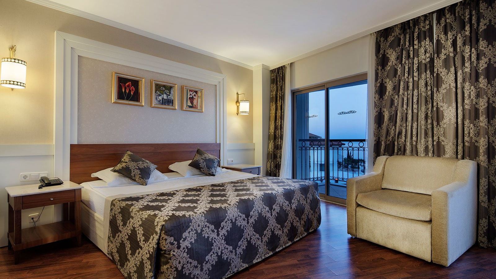 rooms-superior-room-land-view