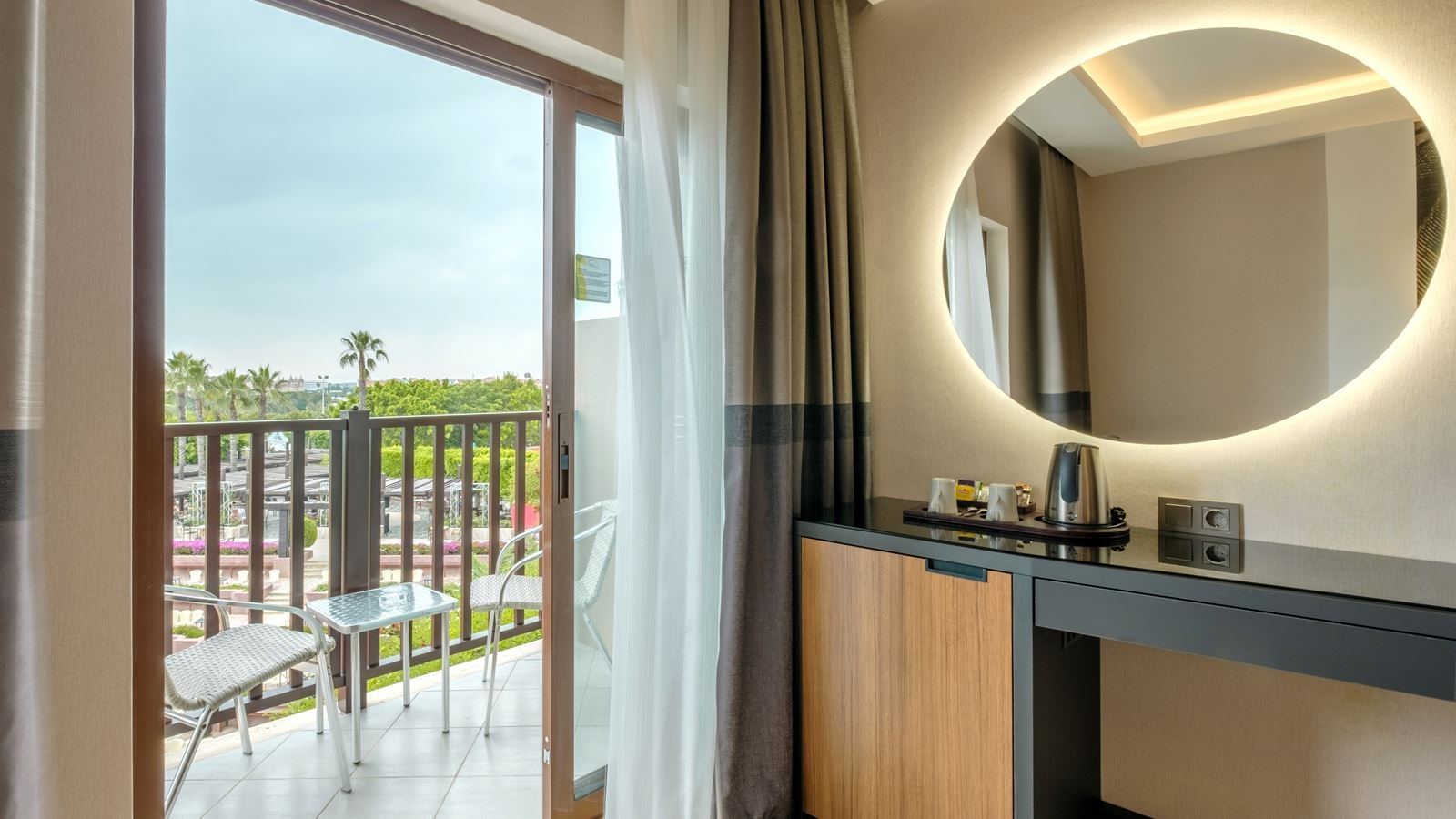 rooms-standard-room-side-sea-view